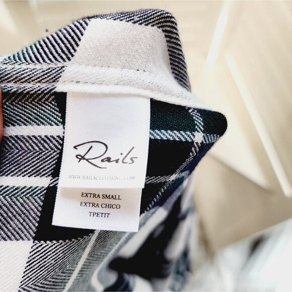RAILS XS SUPER SOFT BLK WHT GRN BUTTONG DOWN - Picture 7 of 8